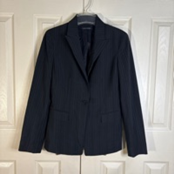 Elie Tahari Jackets & Blazers - Women's Elie Tahari Blazer Size Unspecified Black Pinstripe(420T)